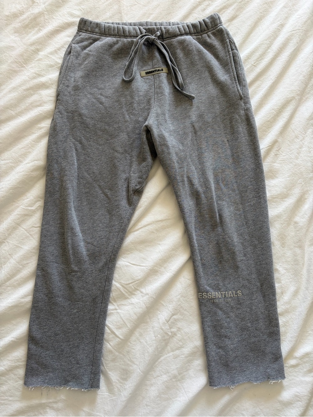 Essentials Men’s Gray Pull-On Cropped Frayed Hem Sweatpants Size Small